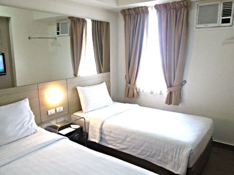 Red Planet Manila Malate Mabini Hotel Exterior foto