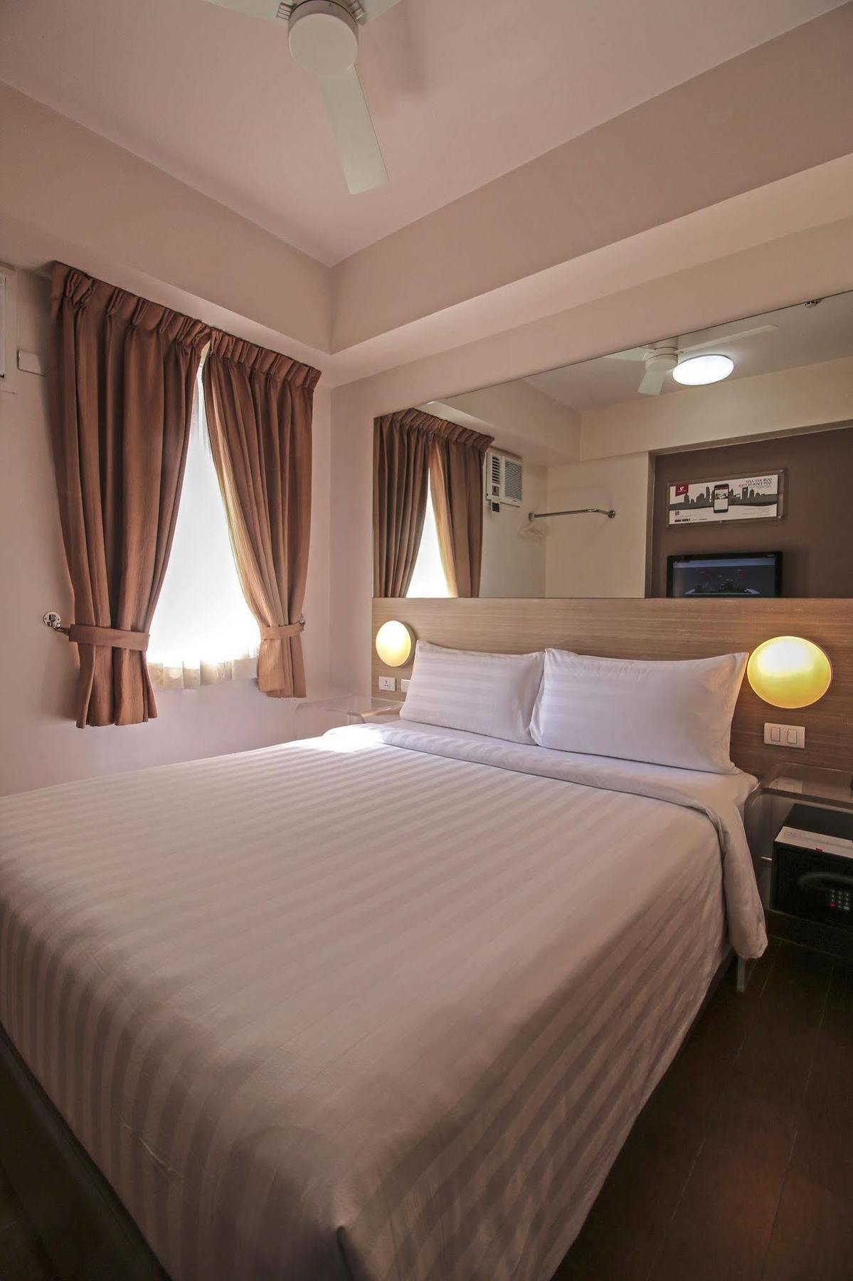 Red Planet Manila Malate Mabini Hotel Exterior foto